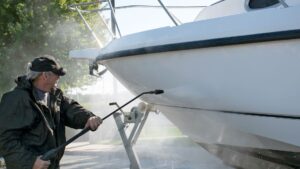 cuánto cuesta mantener un barco al año