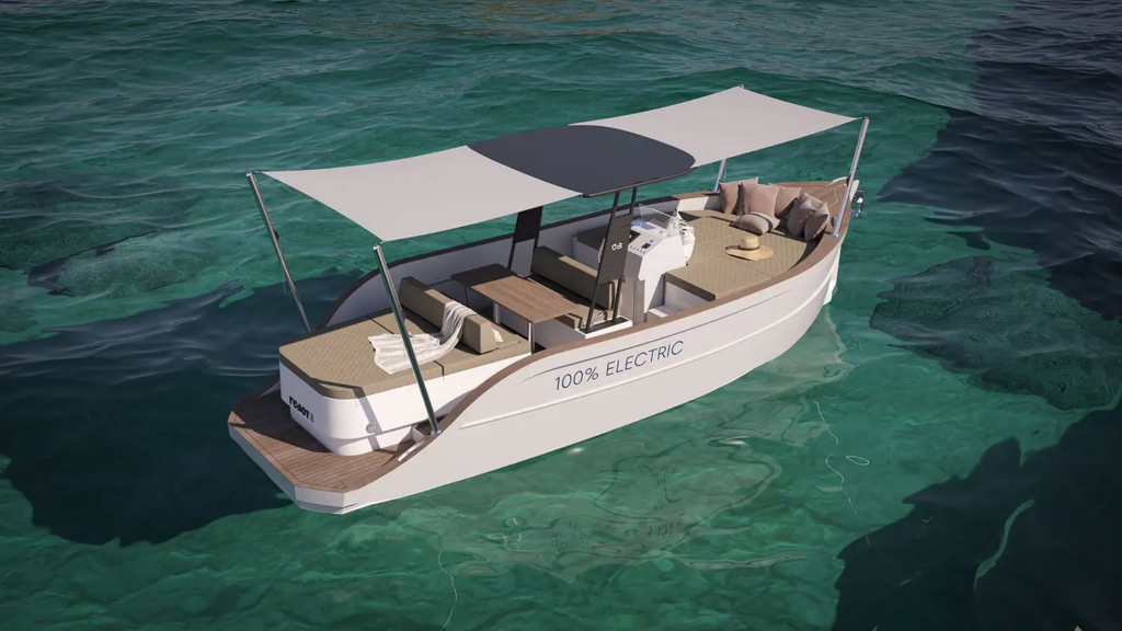 Barco eléctrico reBot Yachts 8 navegando en el mar